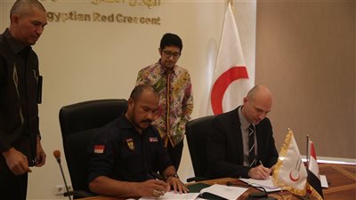 مذكرة تفاهم بين إندونيسيا والهلال الأحمر المصري للتبرع بـ300 ألف دولار لغزة 