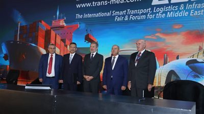 كامل الوزير يشهد توقيع عقد وبرتوكول تعاون وإصدار ترخيص في مجال النقل البري 