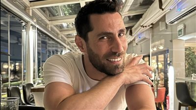 دعما لفلسطين.. عزيز مرقة يتطوع في الهلال الأحمر المصري (فيديو)