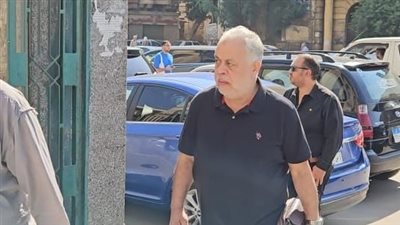 أول ظهور لنقيب المهن التمثيلية في جنازة زوجة نضال الشافعي