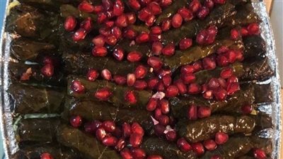 طريقة تحضير ورق العنب بدبس الرمان.. تذوق الفن المأكول التقليدي