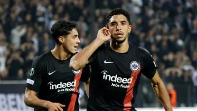 تشكيل آينتراخت فرانكفورت الرسمي أمام هلسنكي في دوري المؤتمر الأوروبي.. موقف مرموش 