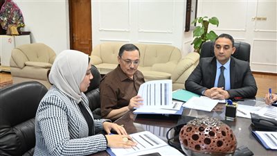 جامعة الفيوم تعقد لجنة لتقييم دراسات الجدوى لمبادرة الطالب المنتج (صور)