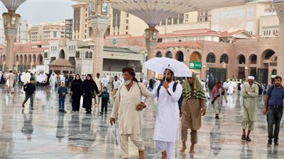 زوار المسجد النبوي يُشيدون بالخدمات المُقدمة لهم
