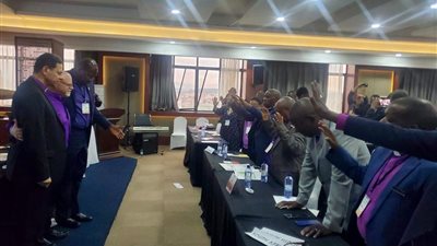 رئيس الطائفة الإنجيلية بمصر يهنئ الأسقف عادل هارون (تفاصيل)