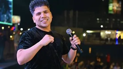 عمر كمال: بتجنب وجود الرقاصات بسبب أمي وإيه الحرام إني بفرح الناس؟