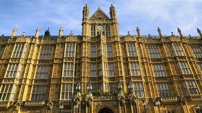 برلمانيون بريطانيون يطالبون الحكومة بتصنيف الحرس الثوري الإيراني كـ 