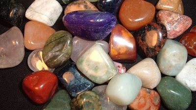 سحر الأحجار الكريمة.. تألق طبيعي يحكي قصص الجمال والروح