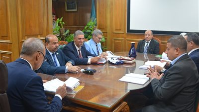 محافظ القليوبية يترأس اجتماع لجنة اختيار القيادات للتجديد لوظيفة مدير عام الخدمة المدنية