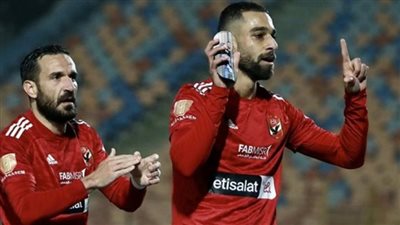 شوبير يُلقي الضوء على موقف معلول والسولية من التجديد للنادي الأهلي 