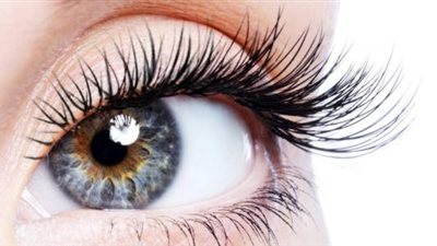 سر جمالك الجديد..فنون تطويل الرموش بالوصفات الطبيعية