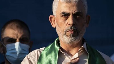 هددت إسرائيل بملاحقته.. من هو يحيى السنوار قائد حركة حماس بغزة 