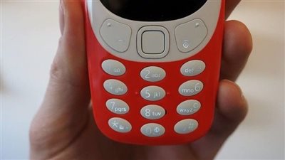 الجوال البدائي: تجربة ذكريات وتواصل بسيط 