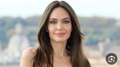 أبرزهم جينيفر لوبيز وأنجلينا جولي نجمات تفوقن في التوازن بين الأمومة والعمل الفني 