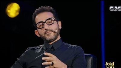 أحمد حلمي يكشف عن طريقته لتربية أولاده في برنامج sold out