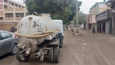 انتشار معدات وفرق الشفط بشوارع وميادين الجيزة للتعامل مع سقوط الأمطار