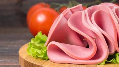 استشاري غدد صماء: اللانشون والبسطرمة والسجق أكلات في منتهى الخطورة