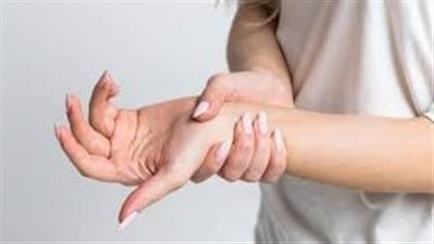 سبب رعشة اليدين وعلاجه