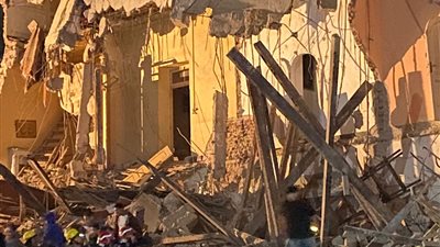 بالاسماء| استخراج جثة ومصابين بالعقار المنهار ببورسعيد.. وانهيار أهالى الضحايا