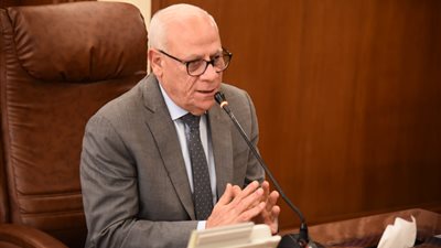 محافظ بورسعيد يصرف إعانة 70 ألف جنيه لأسرة كل متوفي في حادث انهيار عقار بحي الشرق