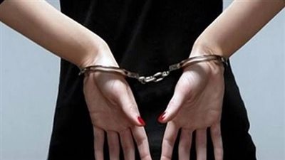 ضبط سيدة تنصب على المواطنين بزعم توظيف أموالهم مقابل أرباح بالإسكندرية