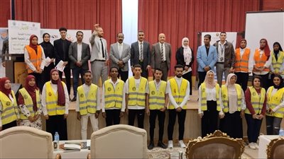 توزيع أجهزة لاب توب للطلاب ذوي الهمم بجامعة أسوان (صور)