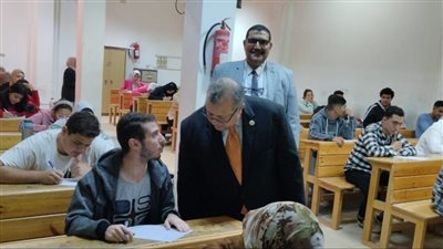 نائب رئيس جامعة السادات يتفقد سير أعمال امتحانات الميد تيرم بكلية التجارة
