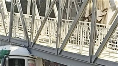 ترك القلاب مفتوح.. التفاصيل الكاملة في سقوط كوبري مشاة أحمد عرابي بالمهندسين