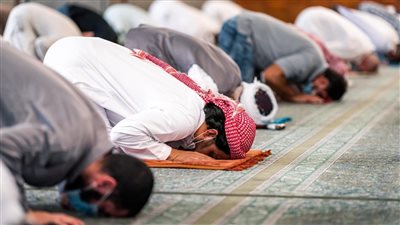 حكم صلاة الجمعة: ركيزة دينية تنعكس في بناء المجتمع