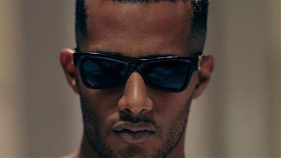 عقب إصدار قراره بالحبس.. محمد رمضان يتحدى الشائعات من مكتبه بالرياض إلى عالم التمثيل