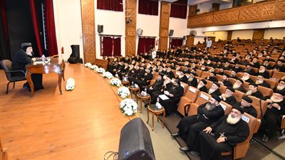 البابا تواضروس يلتقي مجمع كهنة الإسكندرية