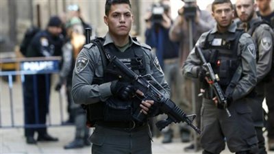 شرطة الاحتلال الإسرائيلية تقتحم منزل الأسيرة إسراء جعابيص في القدس وتخرج من بداخله (فيديو)