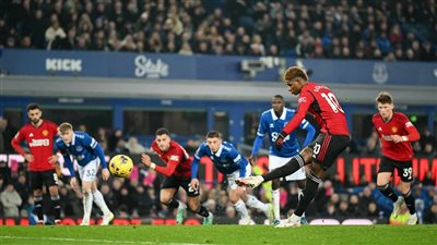 مانشستر يونايتد يكتسح إيفرتون بثلاثية في الدوري الإنجليزي الممتاز