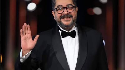 عمرو الليثي ينعى الفنان طارق عبد العزيز بنشر صورة تجمعه به قبل أيام من وفاته 