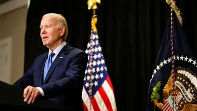 بايدن يشيد بالإفراج عن فتاة أمريكية ضمن صفقة الرهائن 