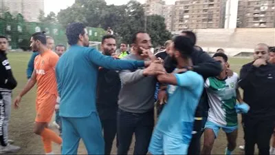 تشابك بالأيدي في مباراة بالقسم الثالث 