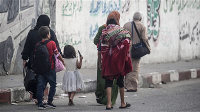 استغلالًا للهدنة.. سكان غزة ينزحون نحو الجنوب