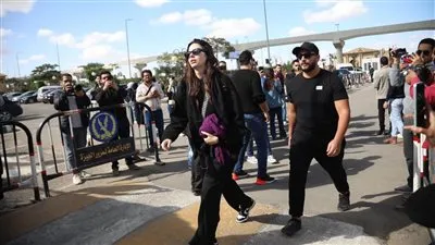 هنادي مهنا وأحمد خالد صالح أبرز الحاضرين في جنازة طارق عبد العزيز 