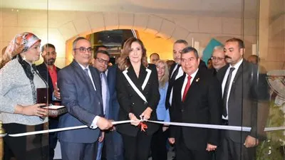 وزيرة الثقافة تفتتح معرِض الفن التشكيلي 