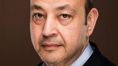هل عمرو أديب أول إعلامي مصري يحصل على الجنسية السعودية؟