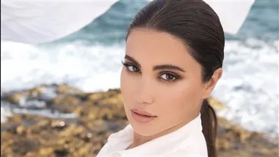 هدى الإتربي تتألق بإطلالة مثيرة للجدل في أحدث ظهور لها