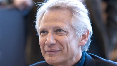 رئيس وزراء فرنسي سابق: أصبحنا بلدا صغيرا للغاية بسبب إسرائيل