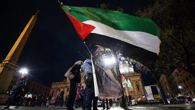 مستشار الرئيس الفلسطيني: مصر تبذل جهودا كبيرة لوقف العدوان المجنون على غزة