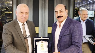 محافظ أسوان يناقش مشكلة ارتفاع منسوب المياه الجوفية