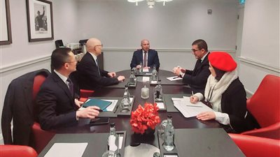 وزير النقل يلتقي رئيس شركة هاتشيسون العالمية لبحث التعاون المشترك