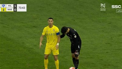 شاهد بالفيديو.. تصرف ياسين بونو يثير غضب رونالدو 