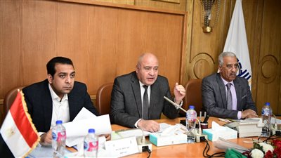  محافظ قنا يوجه بتكثيف الحملات المرورية لإلزام سائقي الأجرة بخطوط السير