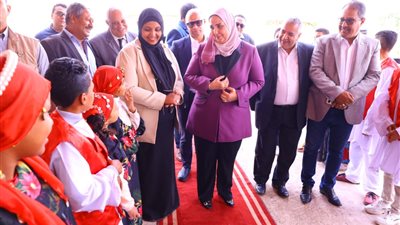 وزيرة التضامن تتفقد أروقة 
