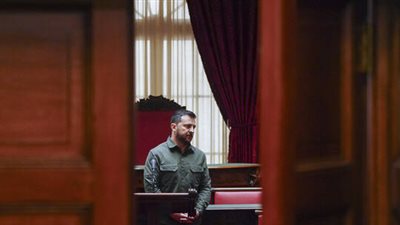 تشاك شومر: زيلينسكي يلغي خطابه المقرر أمام مجلس الشيوخ الأمريكي