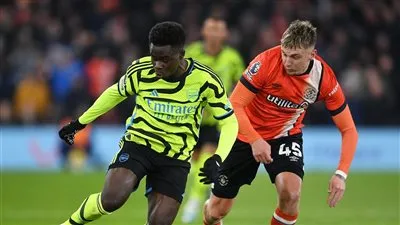 ساكا يحقق رقم قياسي مميز مع أرسنال عقب تألقه أمام لوتون تاون في الدوري الإنجليزي 